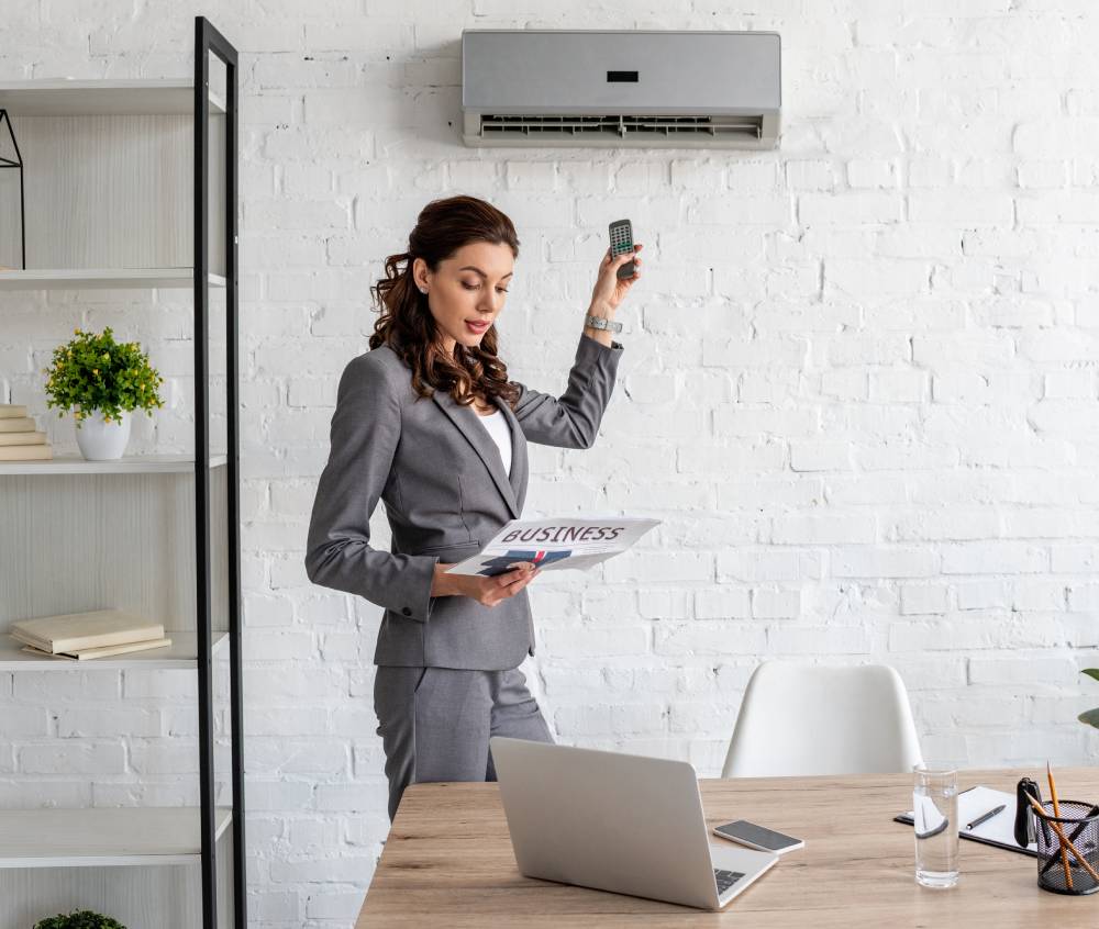 beautiful-businesswoman-reading-business-newspaper-WKMAVKY