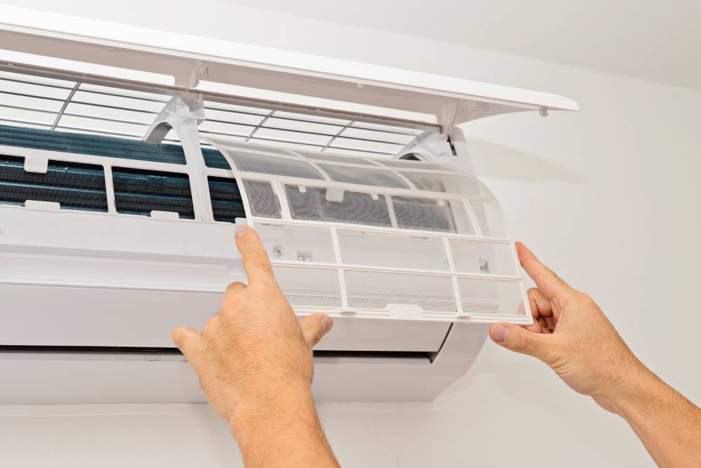 changing-the-filter-of-the-air-conditioner-QAFT87U
